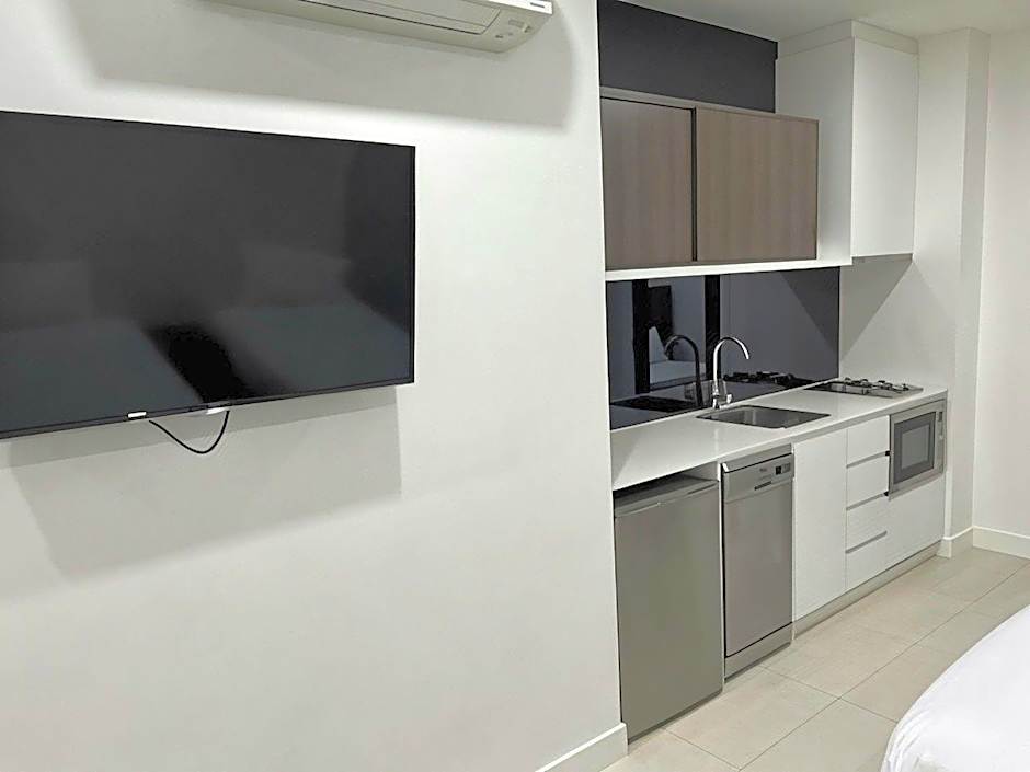 Whitehorse Apartments Hotel
