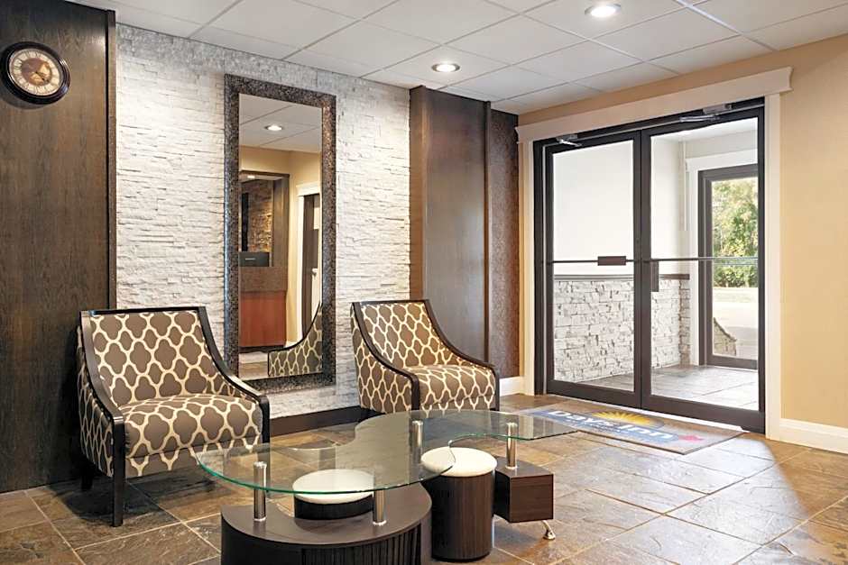 Days Inn by Wyndham Sylvan Lake