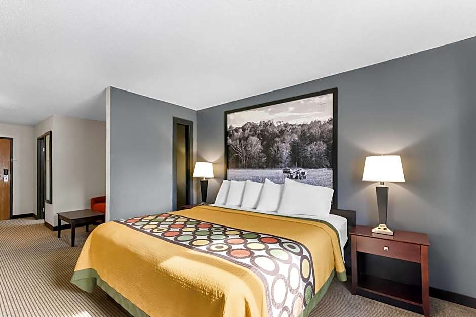 Super 8 by Wyndham Bloomington University Area