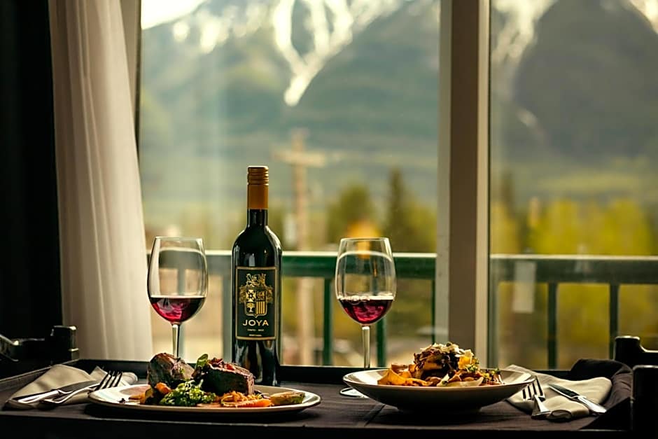 Coast Canmore Hotel & Conference Centre