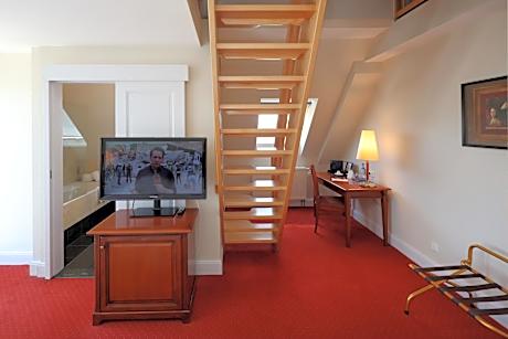 Family Room (2-4 Adults)