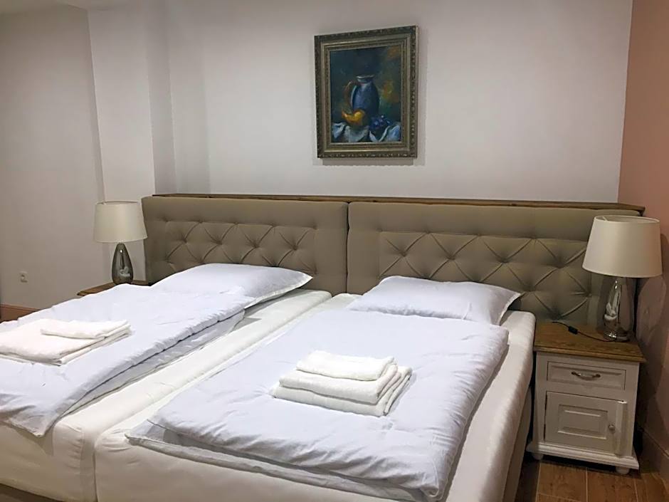 HOTEL GALERIA PEZINSKA BABA