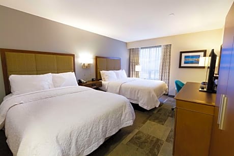 Queen Room with Two Queen Beds - Non-Smoking/Shower