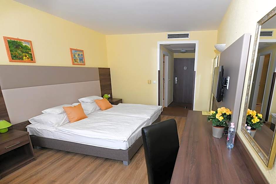 Jade Hotel-Ezüsthíd Hotel