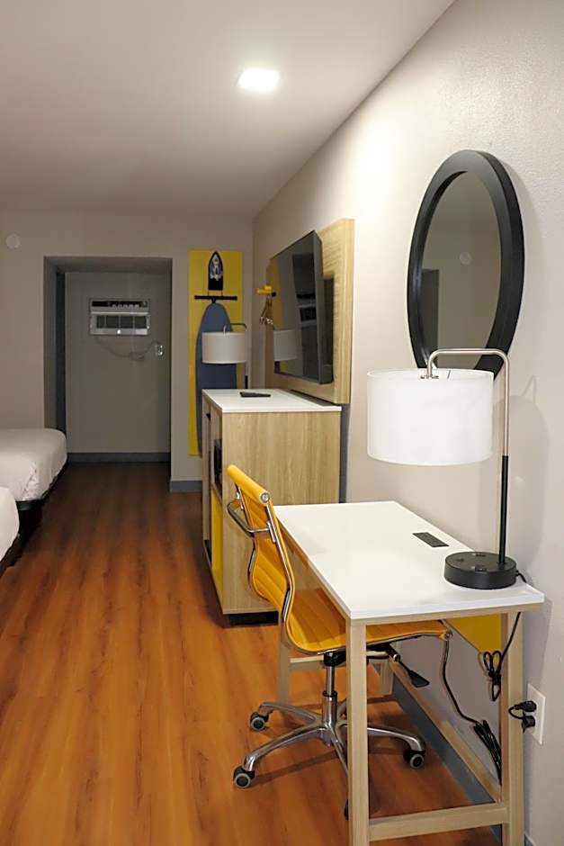 Photo 1 of 4 of 2 Queen Beds