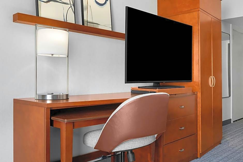 Courtyard by Marriott San Antonio Six Flags at The RIM