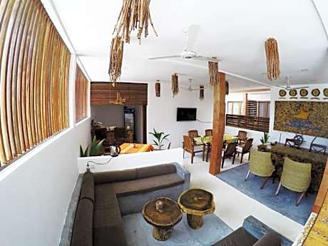 Dhiffushi White Sand Beach Hotel