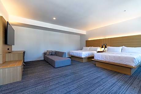 Deluxe Queen Room