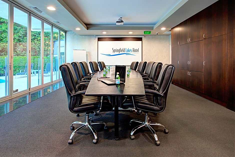 Springfield Lakes Hotel