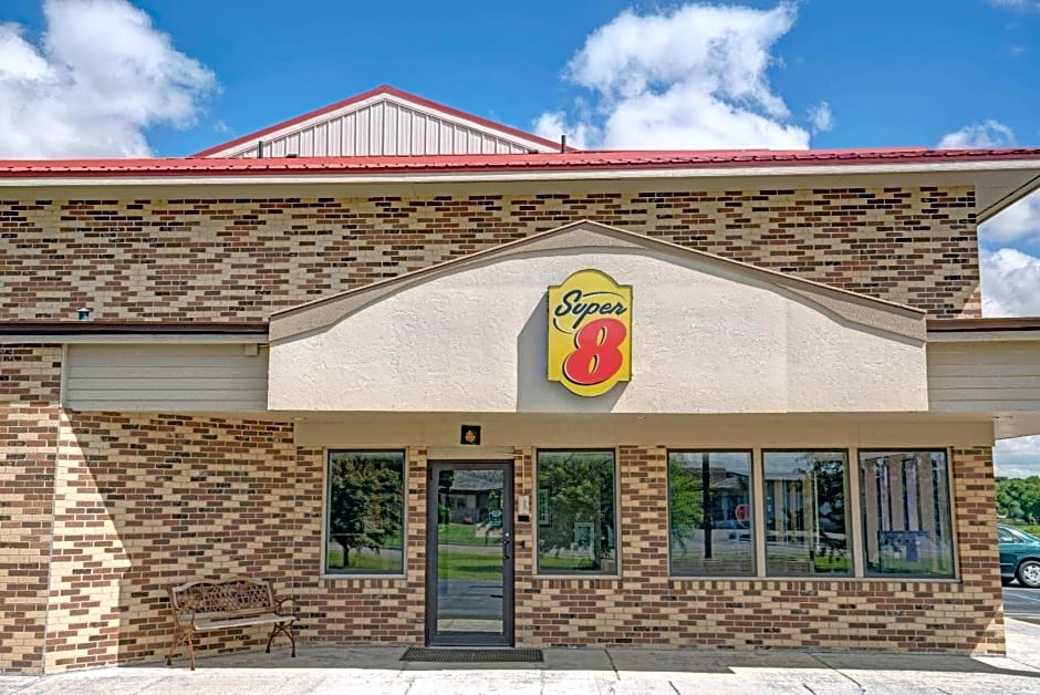 Super 8 by Wyndham Melrose