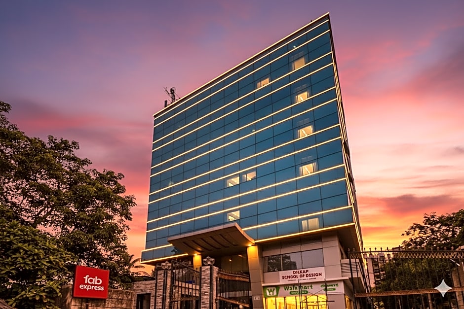 FabHotel Ascot International