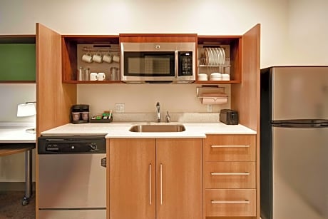 1King Access Tub Suite Ns W/Mtn View