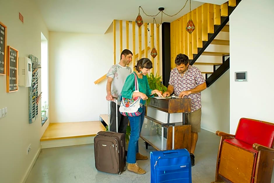 THE HOLY COW - Hostel & Suites