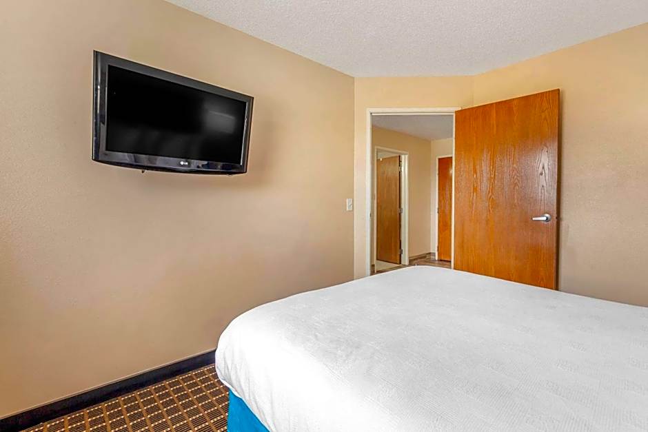 MainStay Suites Dubuque at Hwy 20