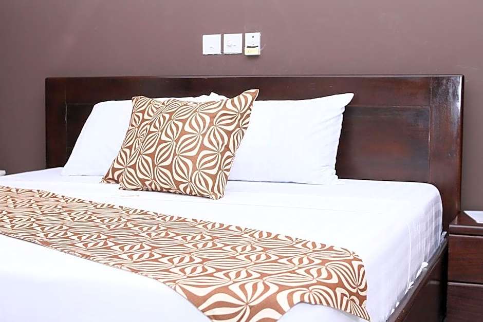 Plus 33 Hotel