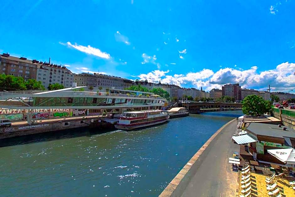 Grand Quarters City Residence