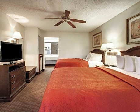 2 Queen Beds, Smoking