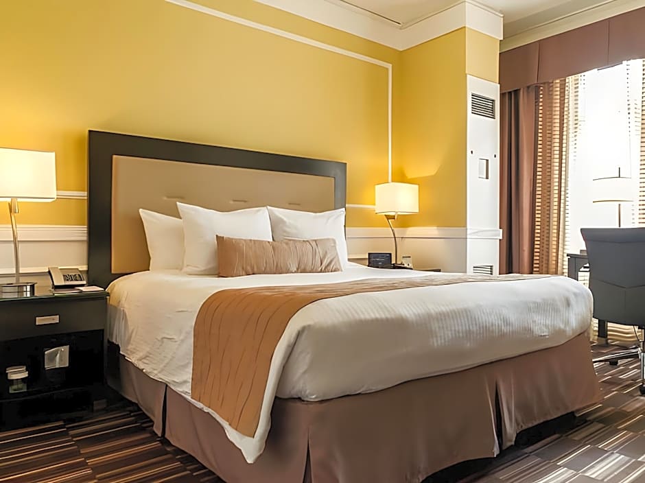 Photo 1 of 5 of Executive 1 King Bed