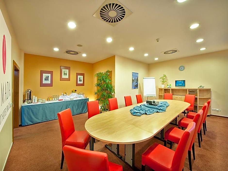 Ramada Airport Hotel Prague