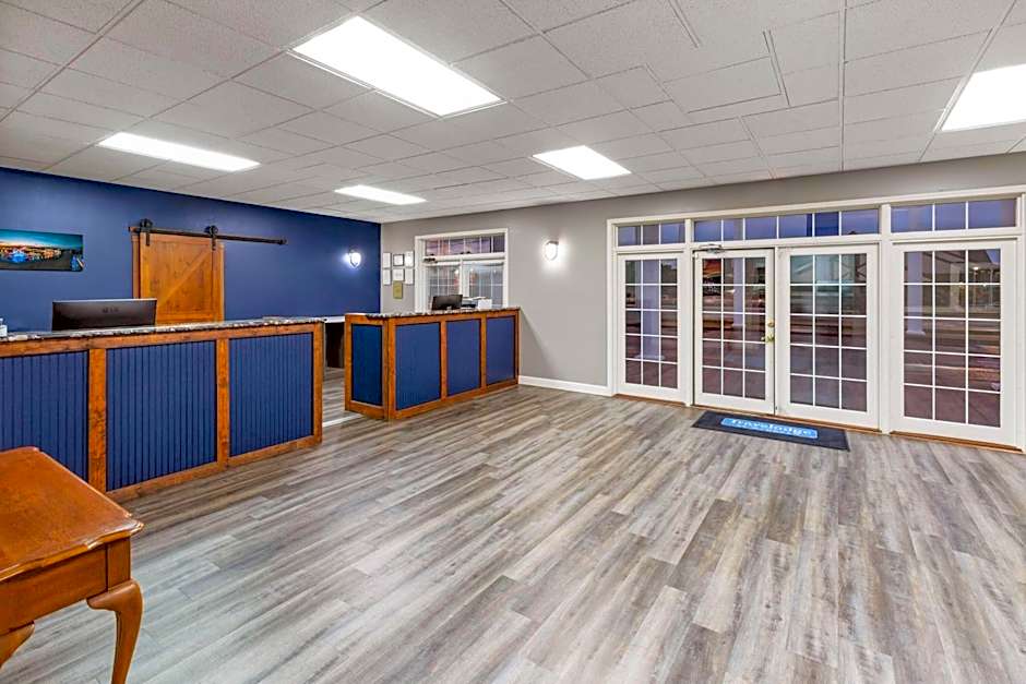 Angel Inn Near IMAX, a Travelodge by Wyndham