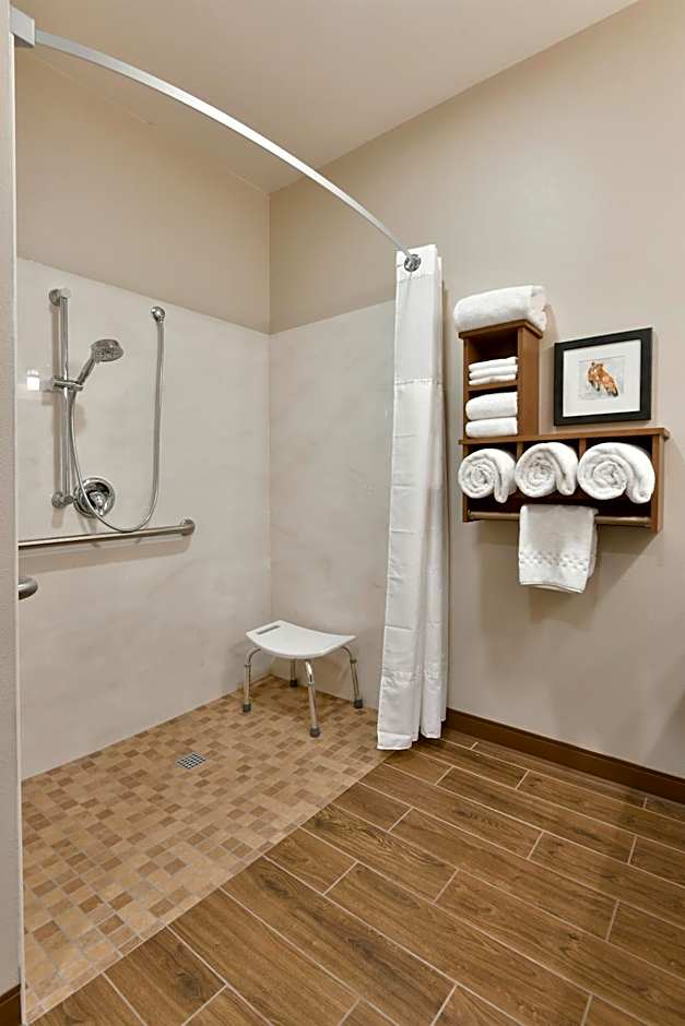 GrandStay Hotel & Suites