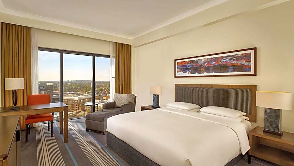 Photo 1 of 5 of 1 King Bed, Canal View, High Floor