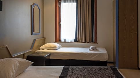 Urban Yard Hotel