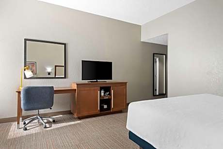 King Room with King Bed - Non-Smoking