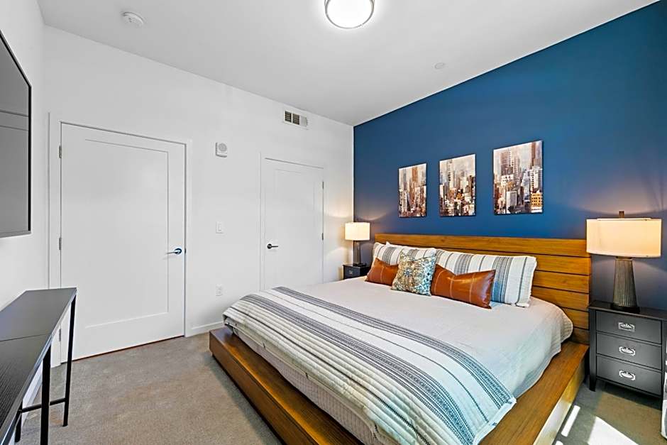 Beverly Grove Chic City Oasis 2 BR Apt with Den 138