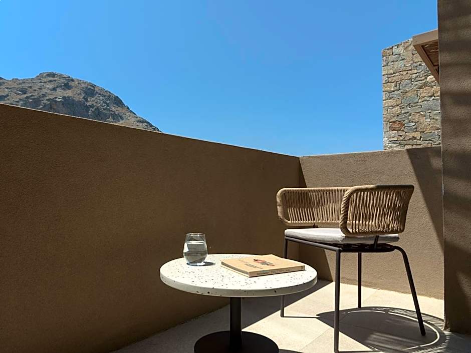 NERĒA Boutique Hotel