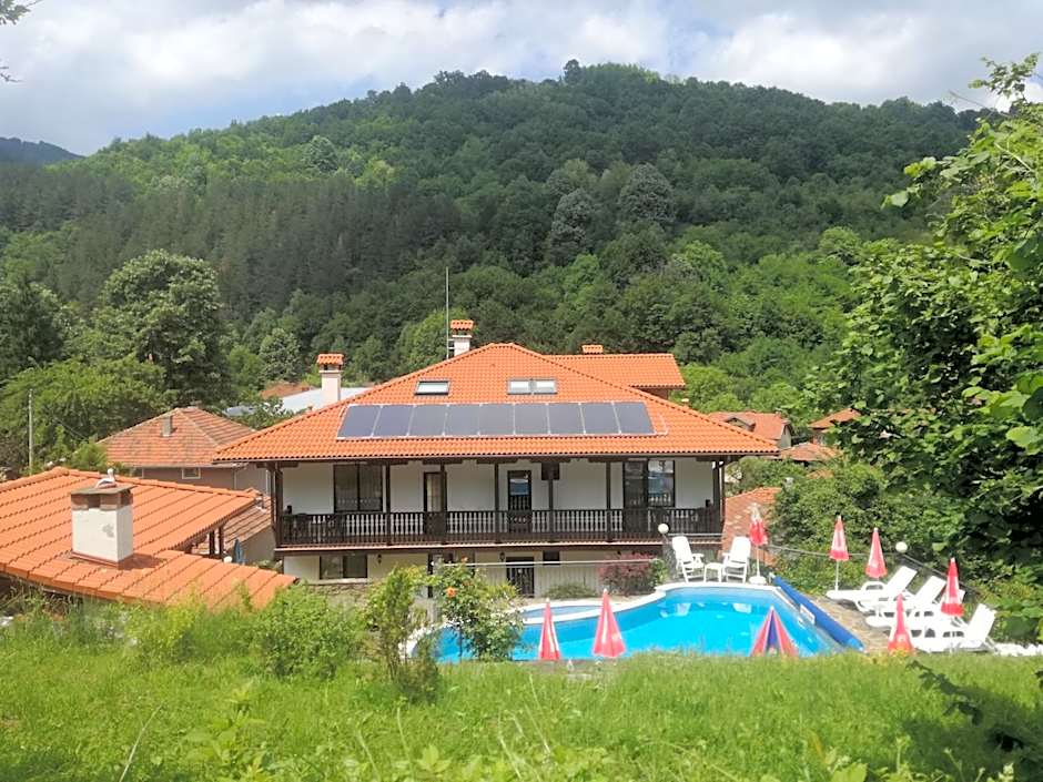 Family Hotel Chiflik Hills