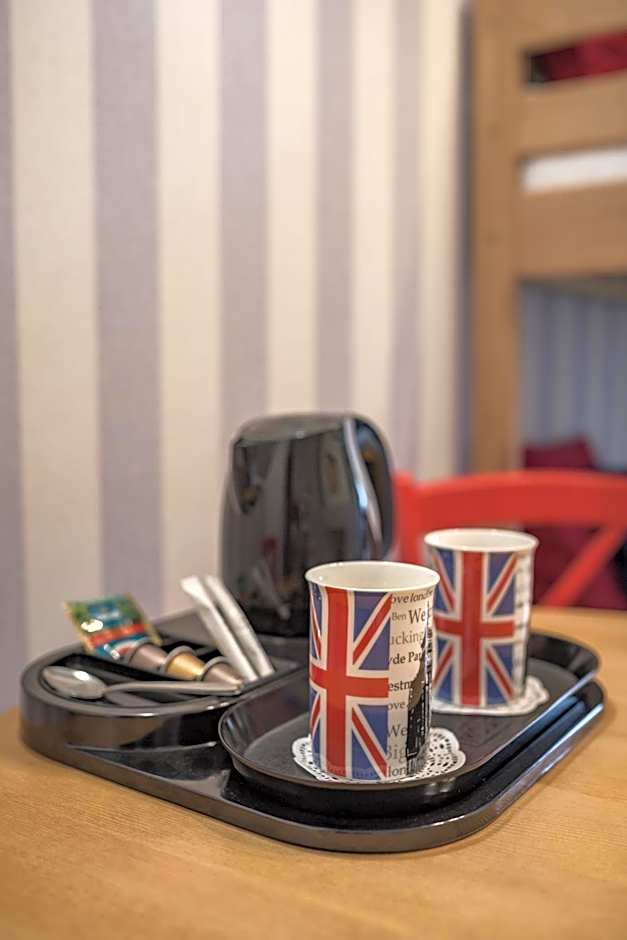 Hostel Night o'clock