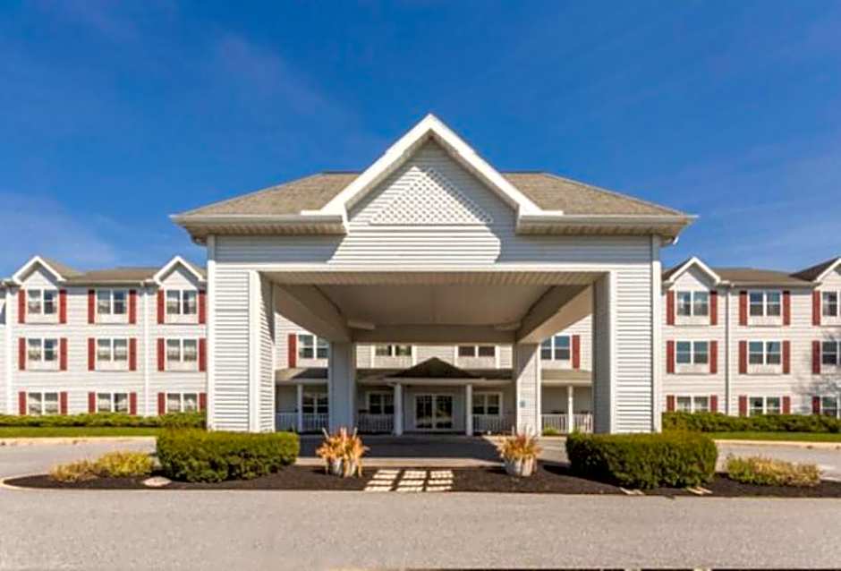 Lancaster Inn & Suites