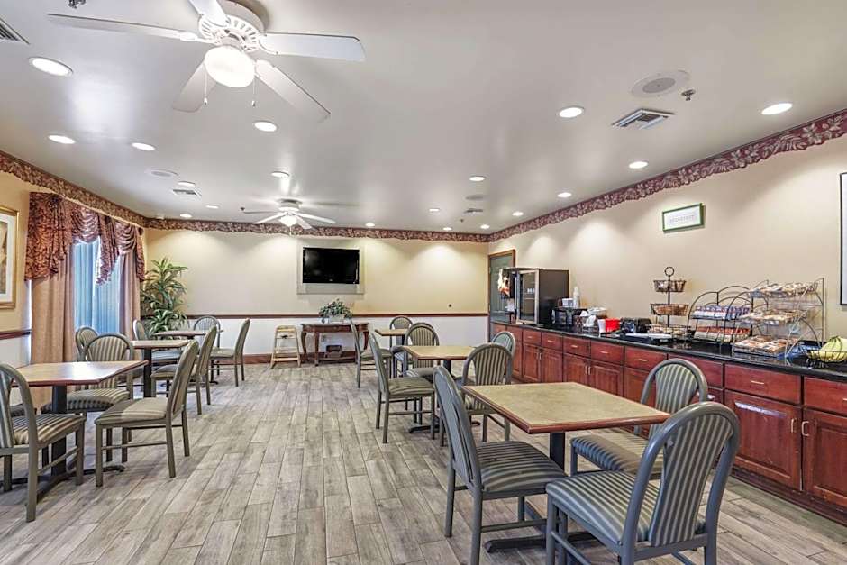 Econo Lodge Inn & Suites - Marianna