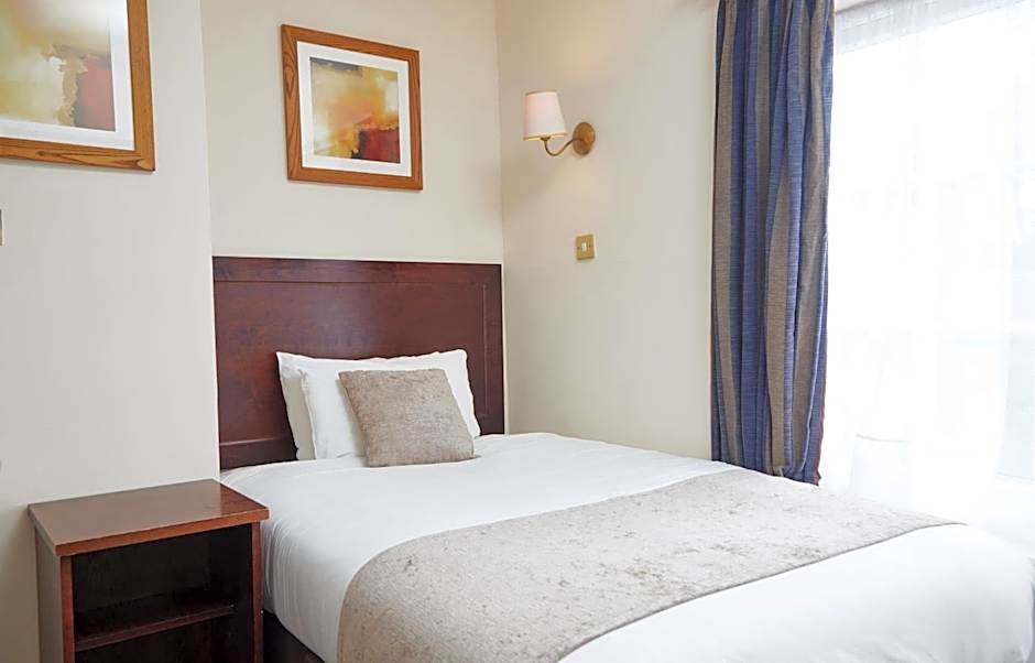 The Bell Hotel Woburn By Greene King Inns