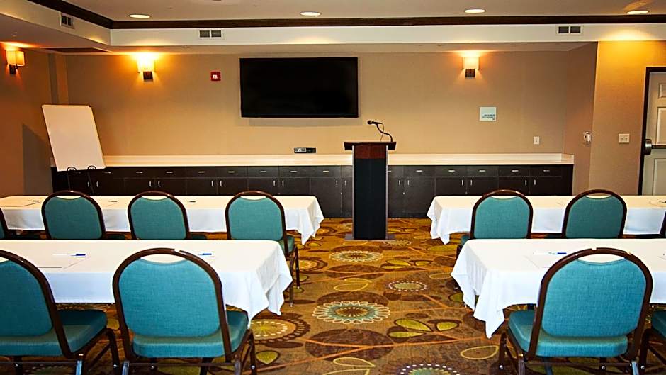 Holiday Inn Express & Suites Wichita Northeast By IHG