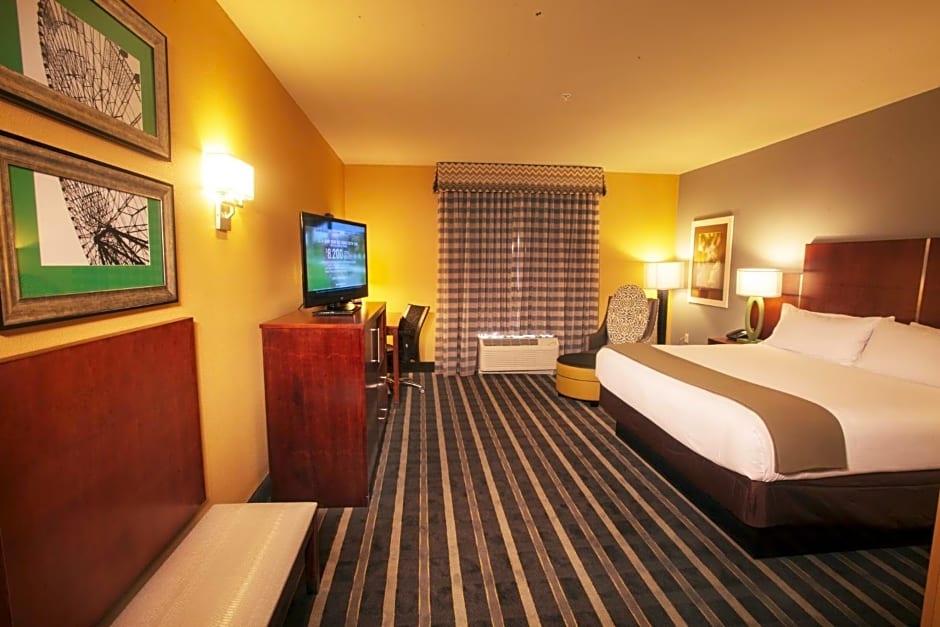 Holiday Inn Express Hotel & Suites Perry-National Fairground Area