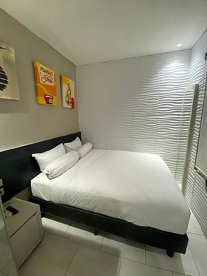 Front One Boutique Karawang