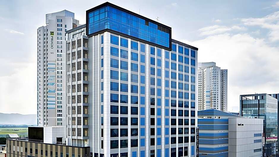 I Square Hotel