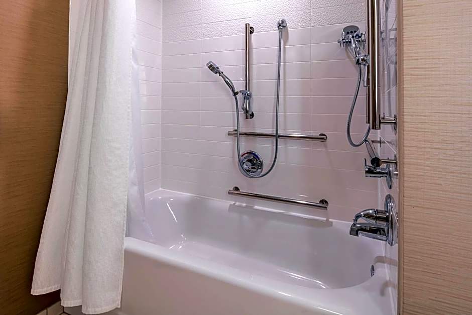 Fairfield Inn & Suites by Marriott Boston Marlborough/Apex Center