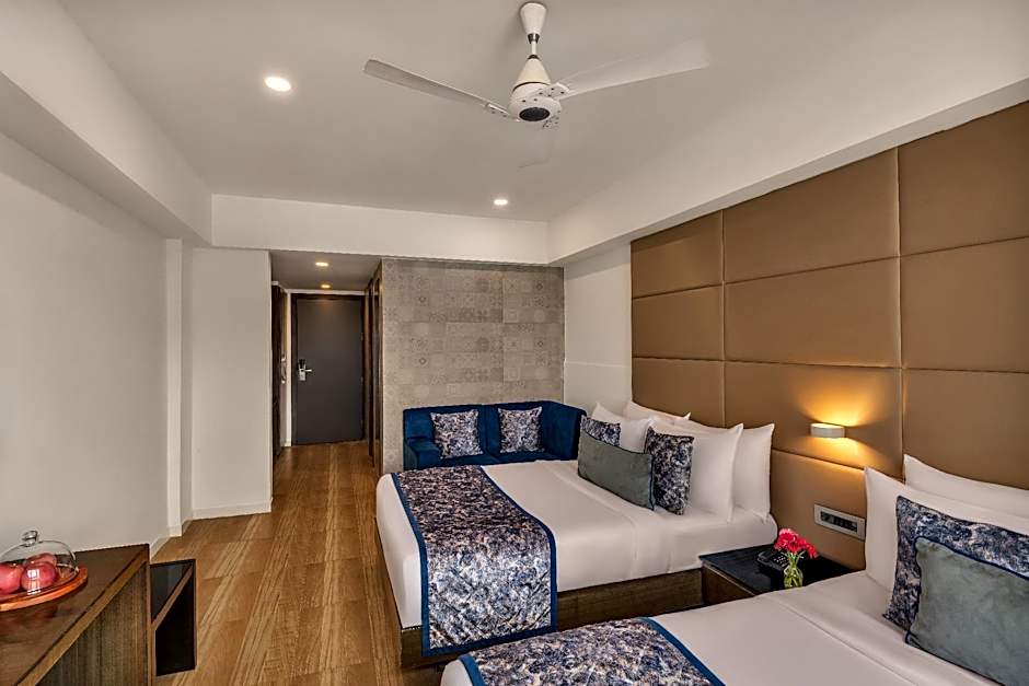 Voyage Milestone Hotel & Banquet