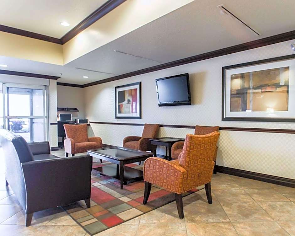 Comfort Inn & Suites Maingate South