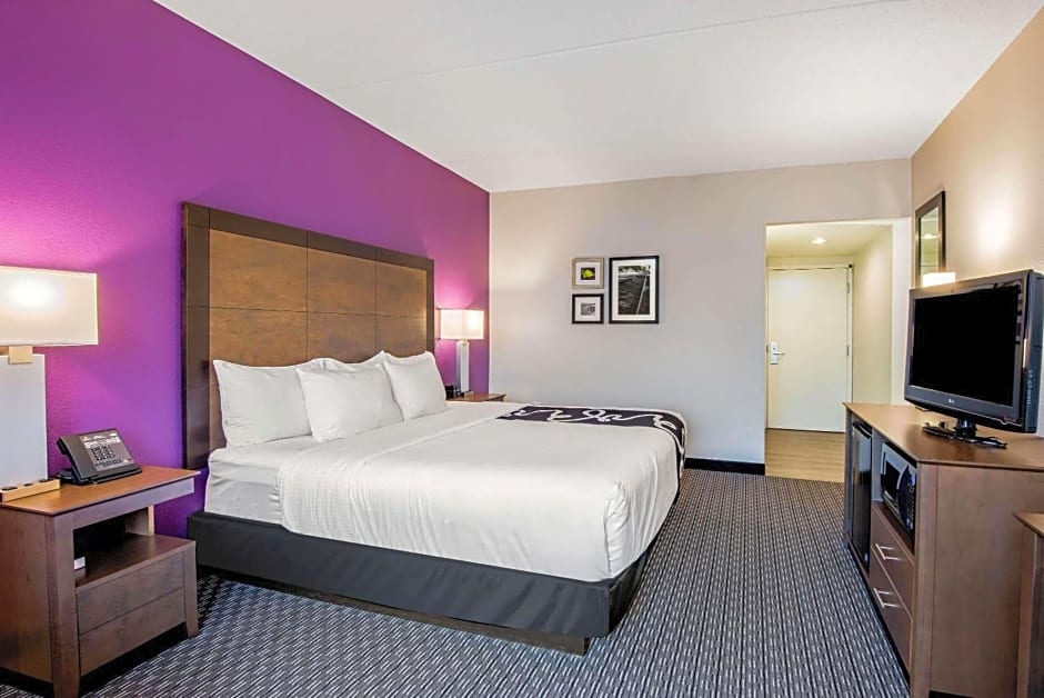 La Quinta Inn & Suites by Wyndham Baltimore Bwi Airport