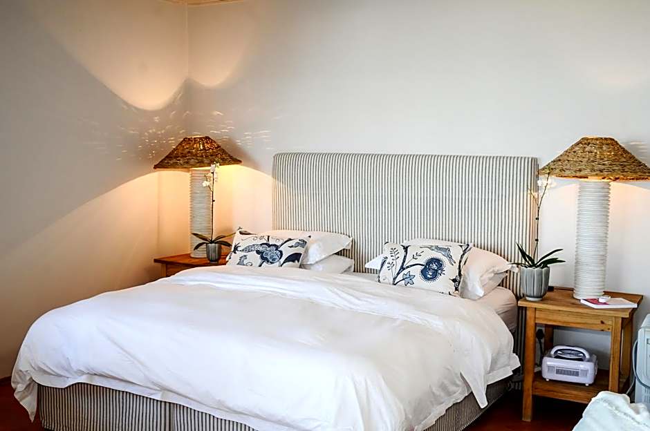 Singing Kettle Beach Lodge