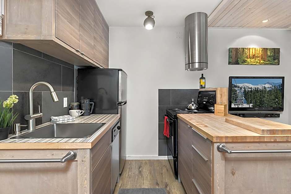 Snowed Inn - Free Parking