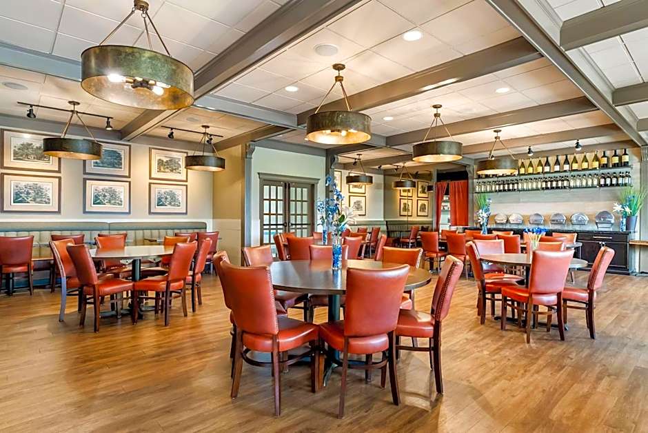 Howard Johnson Hotel by Wyndham Toms River