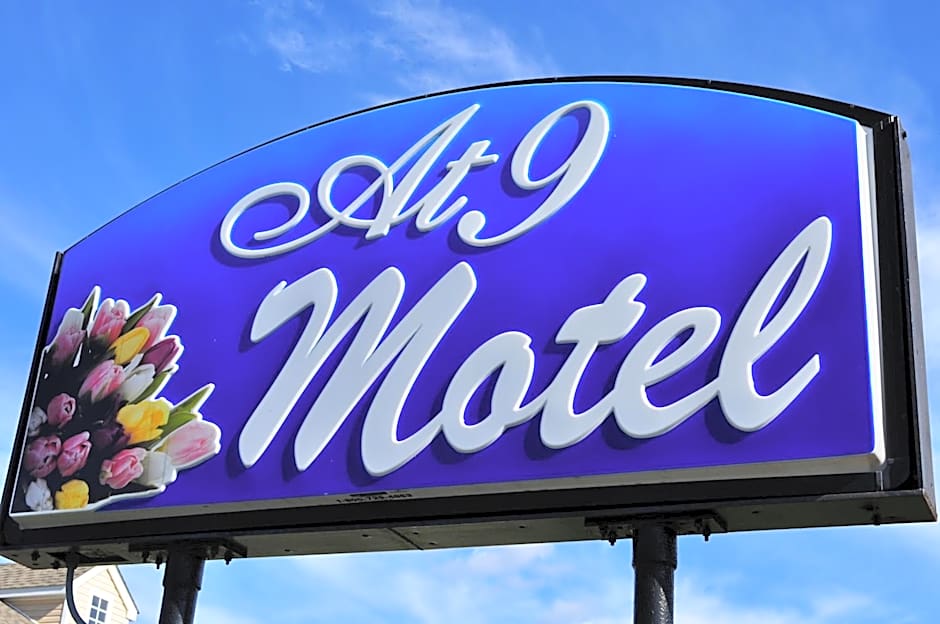 At 9 Motel