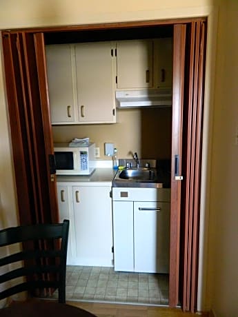 Quadruple Room with Private Bathroom