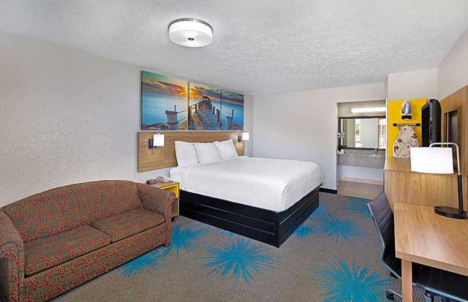 Days Inn by Wyndham Savannah