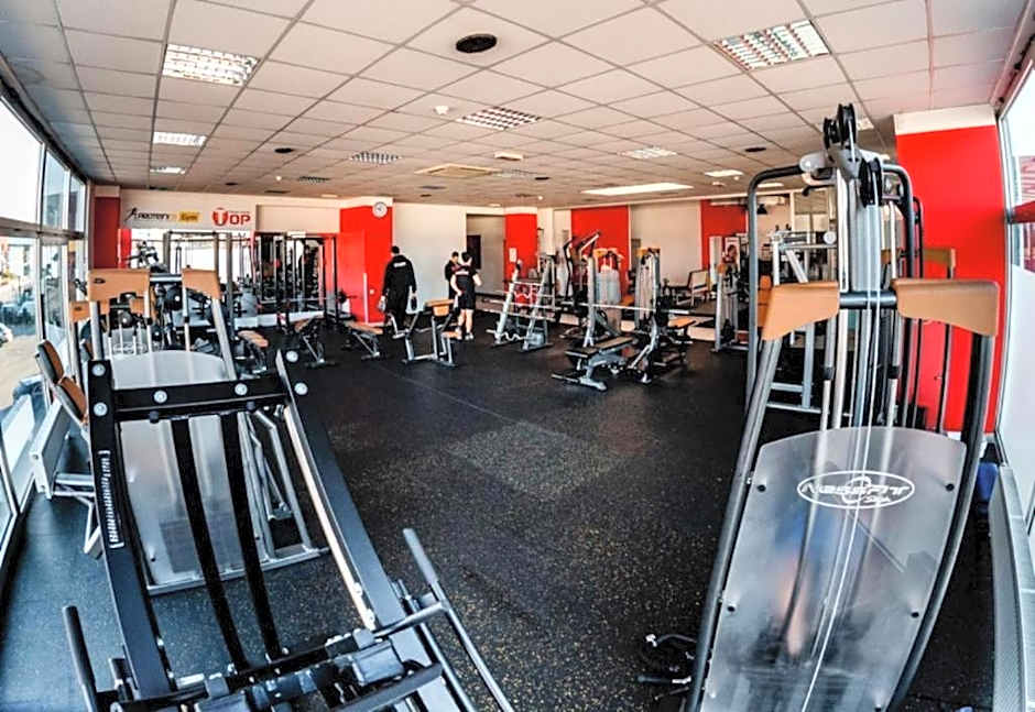 Fully equipped SIX BEDROOM HOUSE 15 kilometers from LAKE BLED - with a terrace, garden, playground, and parking